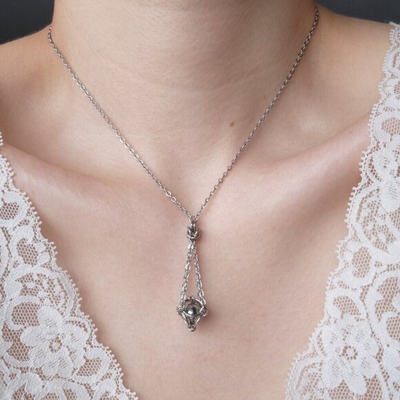 Classic vintage antique silver basket necklace with a small silver chain - Picture 1 of 7